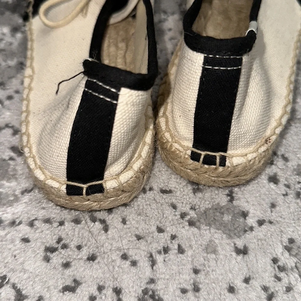 Soludos black and beige color block derby lace up espadrilles